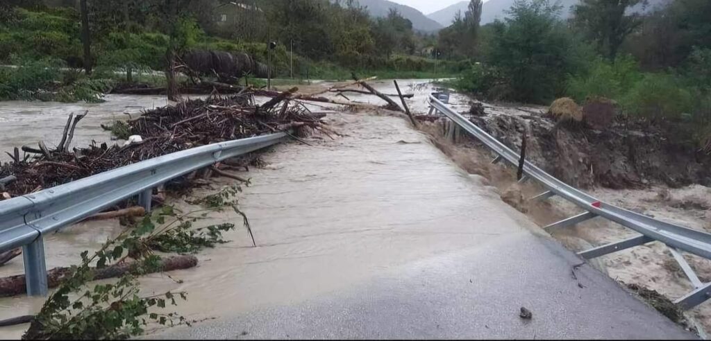 L’esondazione del torrente Balbano, nei pressi di Cantiano, il 10 ottobre 2024